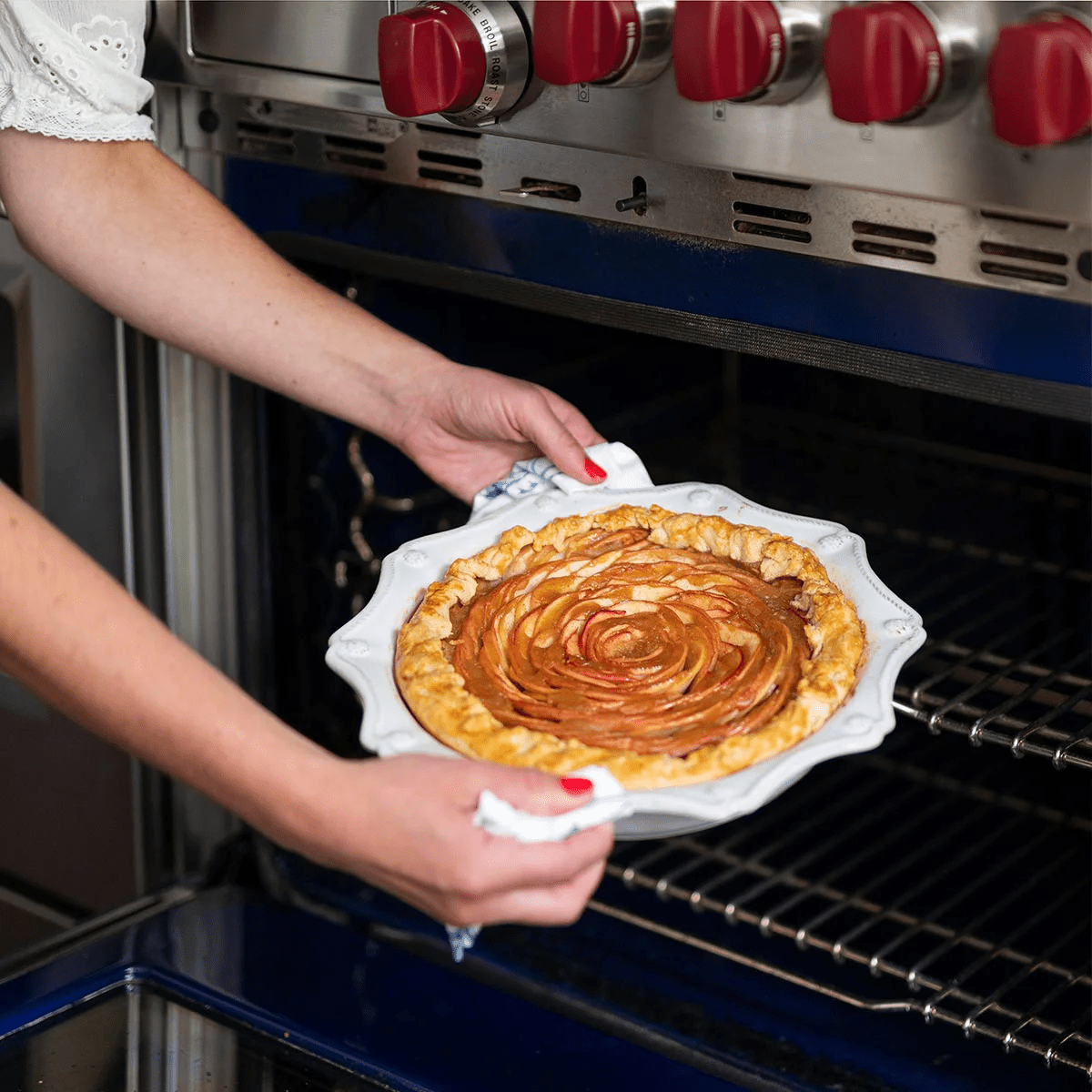 Berry & Thread Whitewash Pie/Quiche Dish